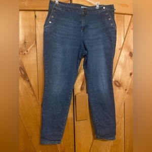 Button pocket jeans